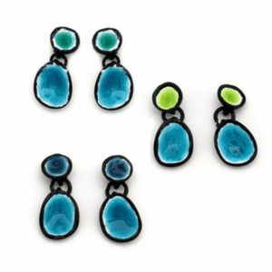 PENDIENTE COLECCIÓN BLACK AZULES ESMALTADO TAMAÑO MINI.