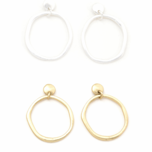 PENDIENTES COLECCIÓN FIONA MEDIANOS DORADOS Y PLATEADOS MATE